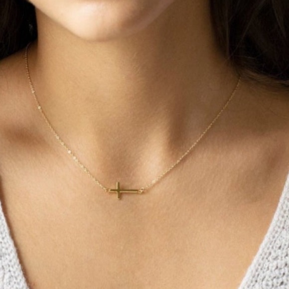 Jewelry - ✨✨Sideway cross Necklace✨✨